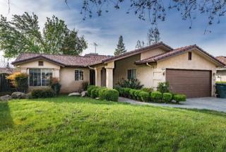 7163 Carnegie Ave, Fresno, CA 93722-2832