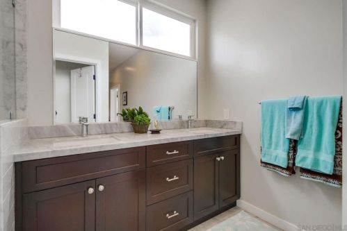 1760 La Playa Ave, San Diego CA 92109-6526 exterior