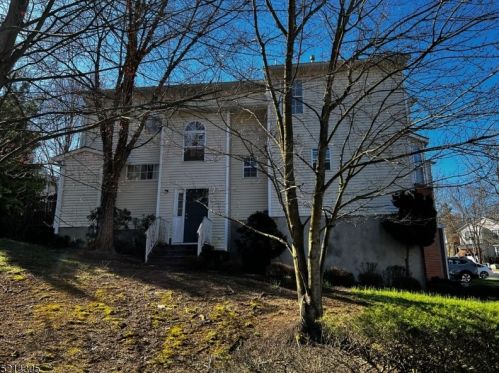 33 Grant Way, Princeton NJ  08540-1667 exterior