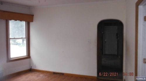 120 Dixon Ave, Paterson NJ  07501-2524 exterior