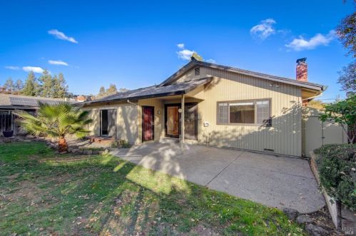 2415 Tamarisk Dr, Santa Rosa CA  95405-8435 exterior