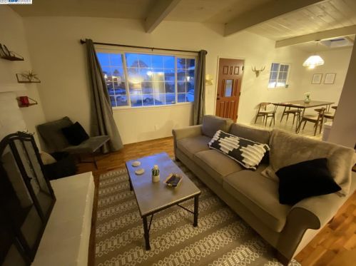 294 Park Cir, Marina, CA 93933-2714