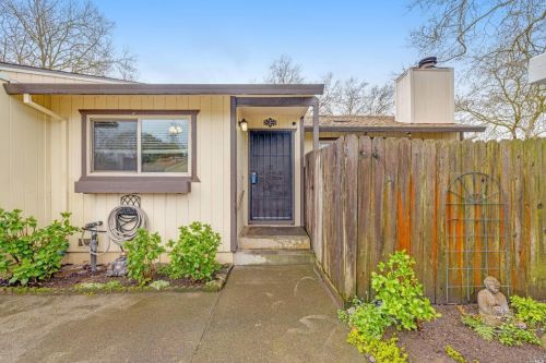 737 Blair Pl, Santa Rosa, CA 95401-8735