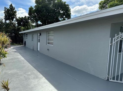 5734 37 St, Hollywood FL 33024-8402 exterior