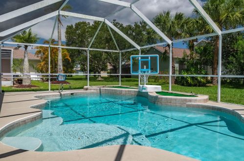 950 Fostoria Dr, Melbourne, FL 32940-1512