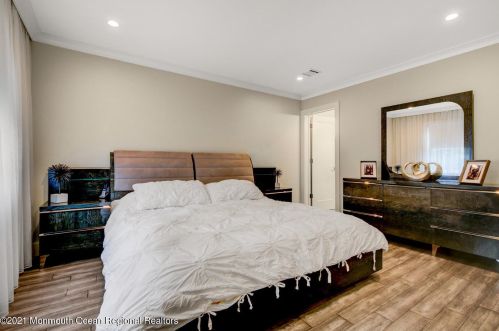 4 Windsor Ct, Jackson Twp NJ  08527-1214 exterior