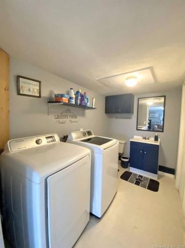 165 Juniper Ridge Dr, Waterbury CT  06708-1934 exterior