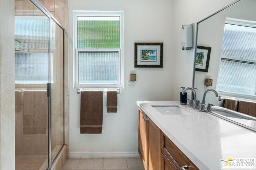 2381 Paseo Del Rey, Palm Springs CA  92264-9542 exterior