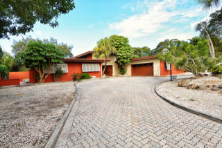 2612 Tanglewood Dr, Sarasota, FL 34239-4832
