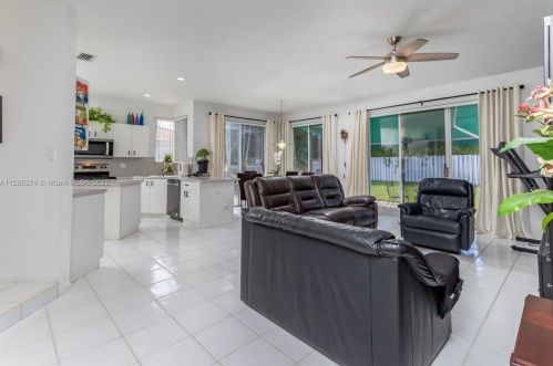 1120 179 Ave, Hollywood FL 33029-3053 exterior