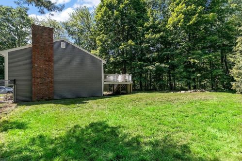 39 Bear Hill Rd, Newton, NH 03858-3209