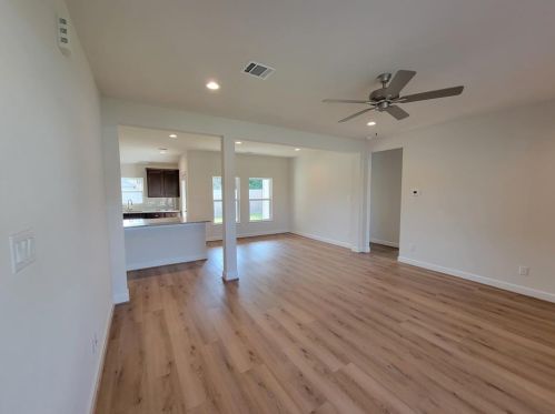 1610 Ladelle St, Dinsmore TX  77488-3428 exterior
