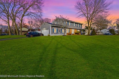 520 Birch Bark Dr, Bricktown, NJ 08723-4958