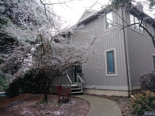 124 Macleish Ct, Mahwah NJ  07430-3175 exterior