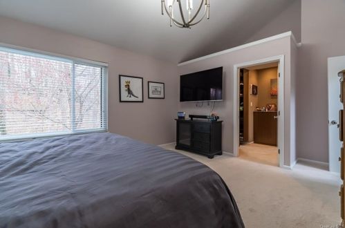 12 Brookwood Rd, New Rochelle NY  10804-1841 exterior