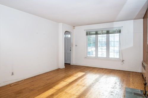 339 Mayflower Ave, New Rochelle, NY 10801-1433