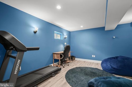 3248 Brandy Ct, Falls Church VA  22042-3704 exterior