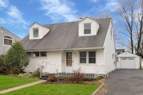 913 Merillon Ave, Westbury NY  11590-6112 exterior