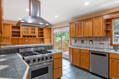 52 Kia Ora Blvd, Mahopac, NY 10541-4317