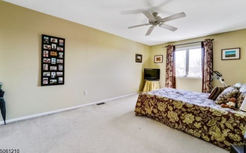 48 Edgefield Dr, Greystone Park NJ  07950-1975 exterior