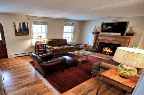 15 Water St, Stonington CT  06378-1424 exterior