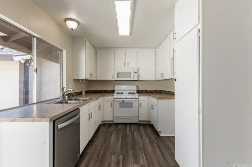 4244 Kingsbury Pl, Riverside, CA 92503-3229