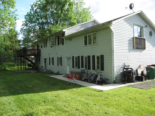 6 Leo Ln, Poughquag, NY 12570-5402