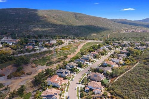 7463 Circulo Sequoia, Carlsbad CA 92009-8467 exterior