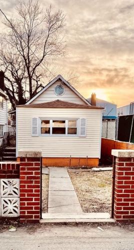155 Prentiss Ave, Bronx, NY 10465-3414