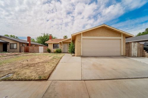 600 Avenue, Lancaster, CA