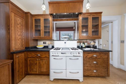 360 Lakeside Ave, Redlands CA  92373-4946 exterior