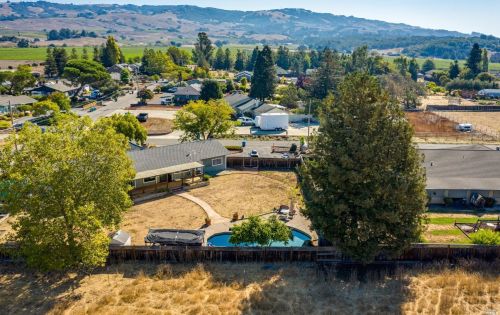 2294 Chester Dr, Penngrove CA  94951-9529 exterior