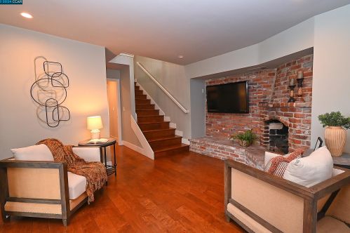 122 El Toyonal, Orinda CA  94563-2133 exterior