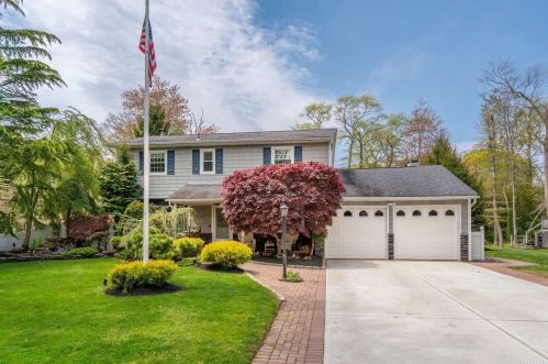 116 Fernwood Ave, Oakdale, NY 11769-2022