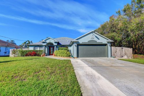 749 Nichols Ter, Fort Pierce, FL 34953-2608