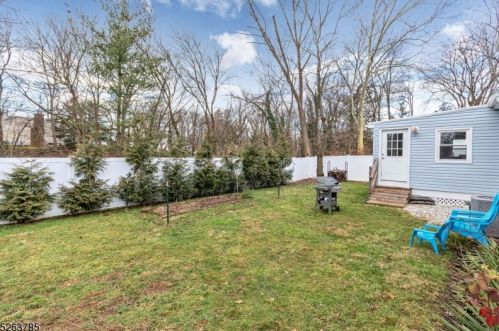 16 Rainier Rd, Fanwood NJ  07023-1416 exterior