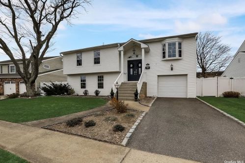 3894 Nancy Ln, Seaford, NY 11783-3626