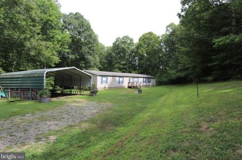 513 Rochelle School Ln, Uno, VA 22738-3837
