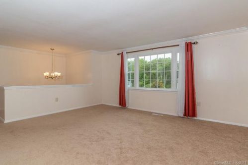 17 Jonathan Pl, Bloomfield CT  06002-1738 exterior
