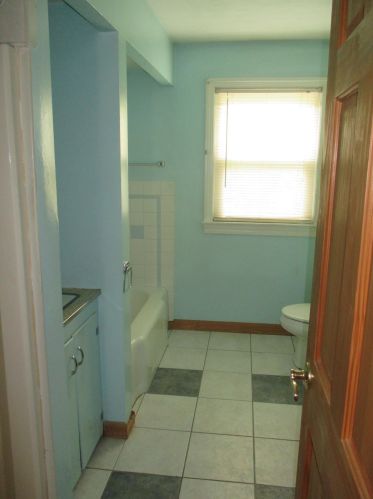 112 Tolend Rd, Dover NH  03820-5503 exterior