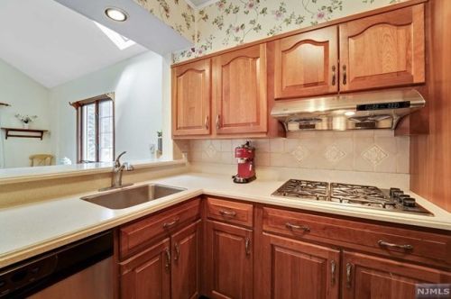 6 Marion Rd, Verona NJ  07044-1420 exterior