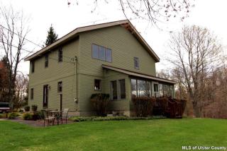 22 Rabbit Run Rd, Clintondale, NY 12515-5004