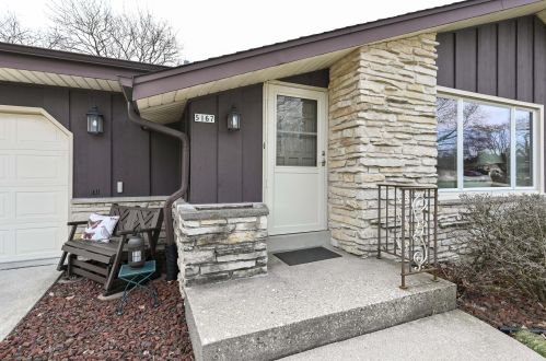 5167 Maplewood Dr, Greendale, WI 53129-1415
