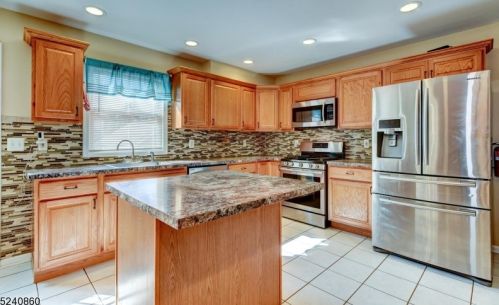 16 9th Ave, Manville NJ  08835-1512 exterior