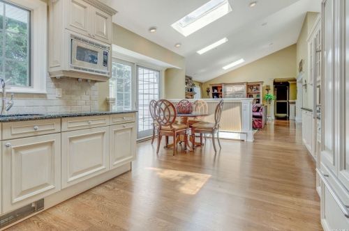 15 Frost Valley Rd, Mount Sinai NY  11766-1401 exterior