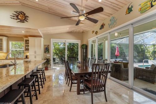 657 91 Ave, Naples FL 34108-2424 exterior