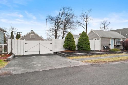 34 Homewood Ave, North Providence RI  02911-2907 exterior