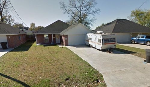 403 4th St, Nederland, TX 77627-2507