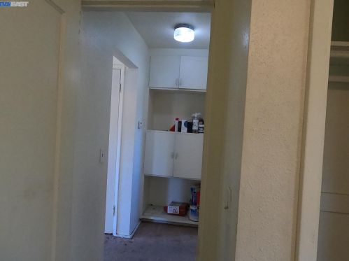 10907 Foothill Blvd, Oakland CA  94605-5203 exterior