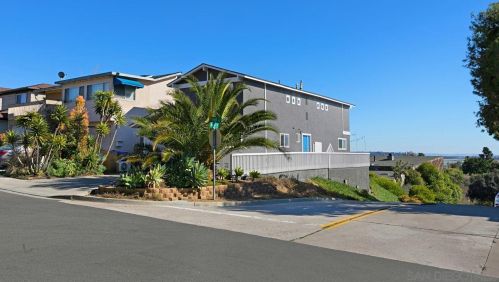 2451 Beryl St, San Diego CA 92109-3401 exterior